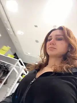 QuitieLia Chat XXX live