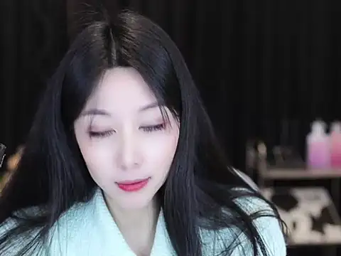 Nuyoah-77 Chat XXX live