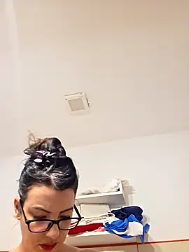 OpheliaZainne Adlı Modelin Canlı XXX Sohbeti