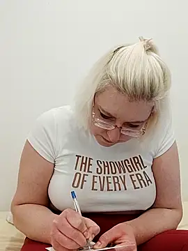 VikaKing Chat XXX live