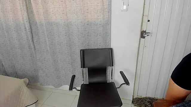 miss_charlott_18 即時 XXX 聊天