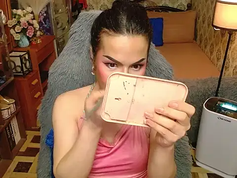 LizZyLusT Show in webcam