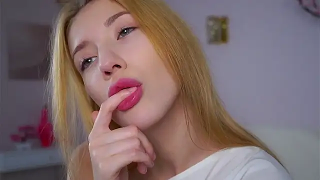 SunnivaCovil Live XXX Chat