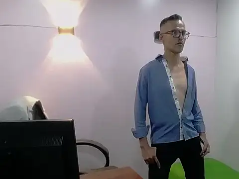 Oswalldo__ – Naživo XXX chat