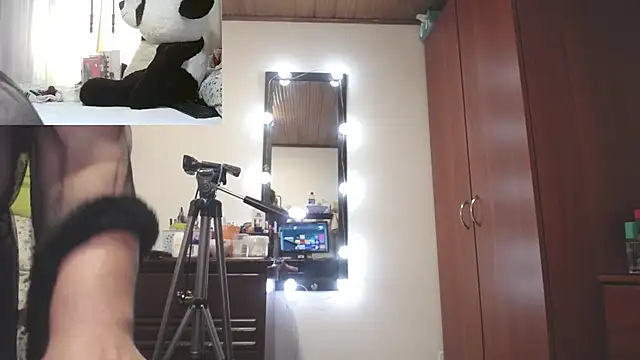 zoe_hotxxx élő XXX-chatje