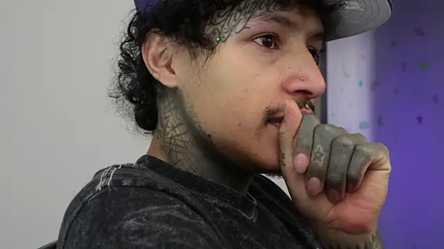 XXX chat uživo modela trieone