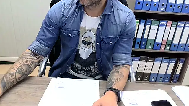 EvasioneeのライブXXXチャット