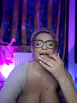 Chatroom XXX en direct de BellaBellaHot