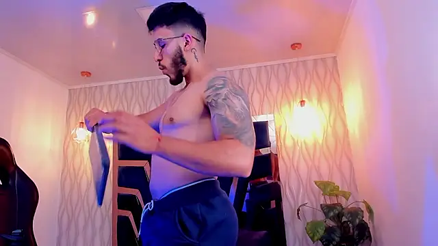 Liam_Kleiin Adlı Modelin Canlı XXX Sohbeti