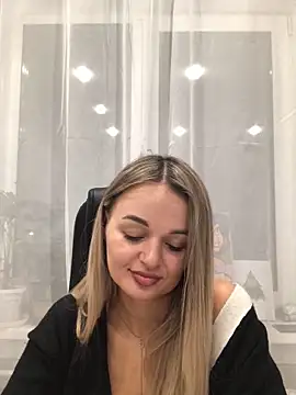 Seralunee 即時 XXX 聊天