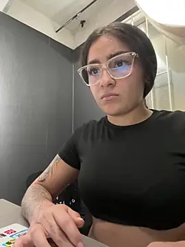 Chatroom XXX en direct de Alyha_Cortes