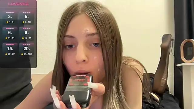 AidaGloshen 现场XXX聊天