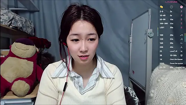 XueLi1902 Adlı Modelin Canlı XXX Sohbeti