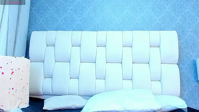 luz-miiaa élő XXX-chatje