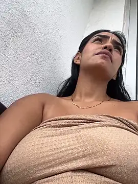 Chatroom XXX en direct de Sara-77