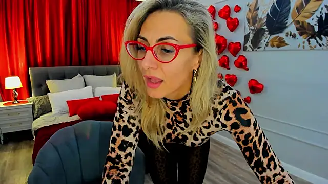 MuseOfStage Adlı Modelin Canlı XXX Sohbeti