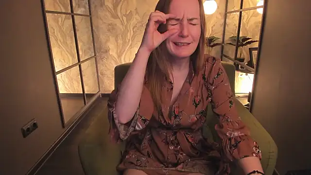 دردشة MeggySun الجنسية المباشرة