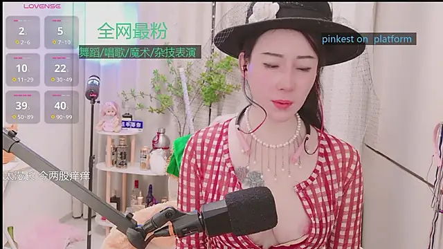 Luck_Lili_ Chat XXX in diretta