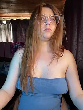 دردشة CoraVibes الجنسية المباشرة