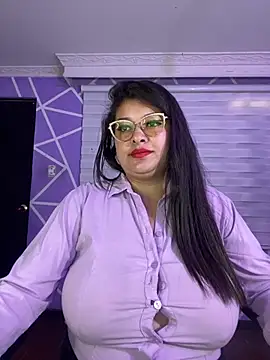 Chat XXX en directo de MiiaaJoness