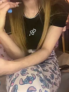 LaPetitechienne1 Show in webcam