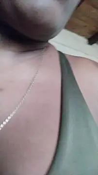 ChanneldelaCroix Show in webcam