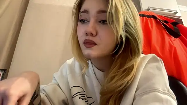 LisaCristmas Adlı Modelin Canlı XXX Sohbeti