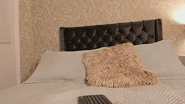 Sienna_brunette élő XXX-chatje