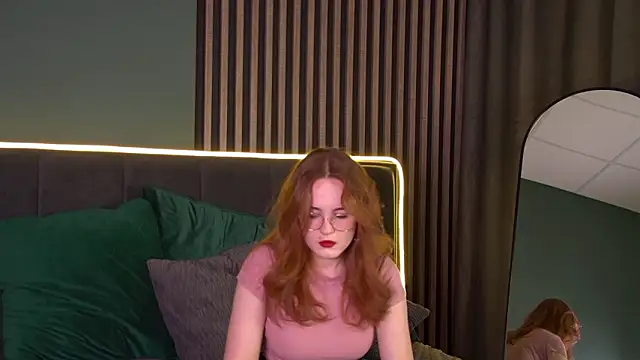 دردشة AmyRoy الجنسية المباشرة