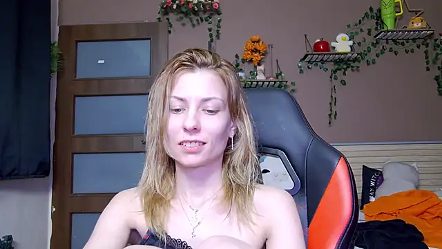 karo123421 Adlı Modelin Canlı XXX Sohbeti