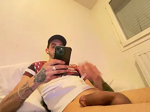 Chatroom XXX en direct de Rebeu313