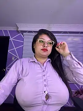 Chatroom XXX en direct de MiiaaJoness