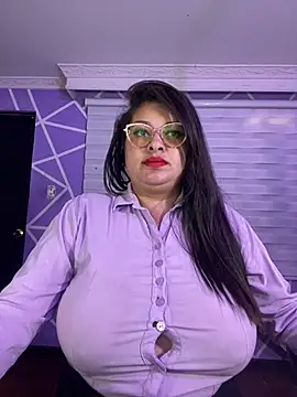 Chatroom XXX en direct de MiiaaJoness