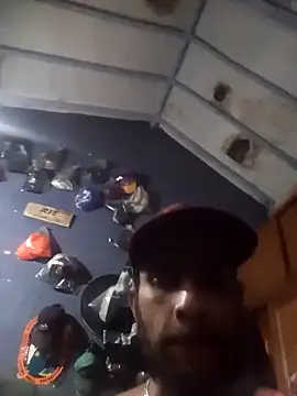 hairy_mannn Adlı Modelin Canlı XXX Sohbeti