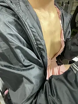 Mina048 Adlı Modelin Canlı XXX Sohbeti