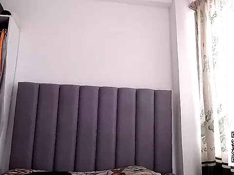 Chat +18 de saara_johnson496 ao vivo