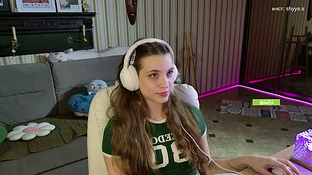 دردشة Sarah_Supershy الجنسية المباشرة