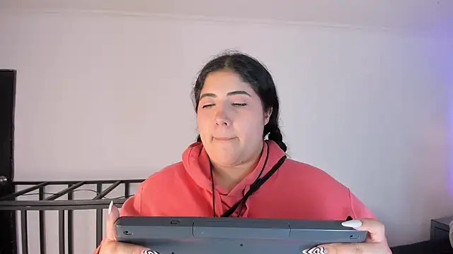 AmberiniHoffman Adlı Modelin Canlı XXX Sohbeti