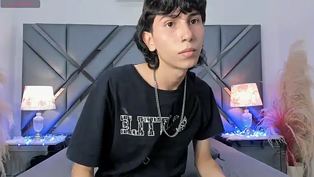 Milan_LewisS 라이브 XXX 채팅