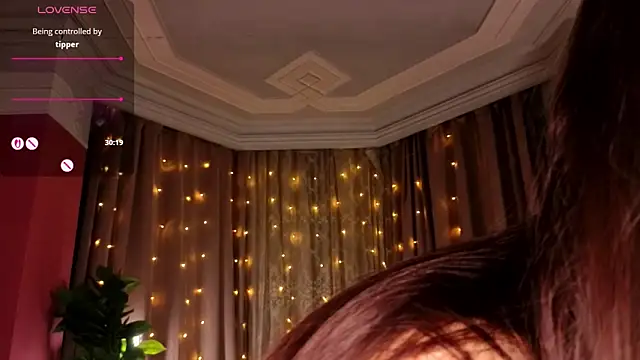 Lucy_louras élő XXX-chatje