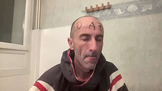 slave44nantes Adlı Modelin Canlı XXX Sohbeti