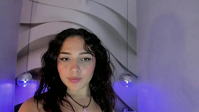 Chatroom XXX en direct de YaraShine