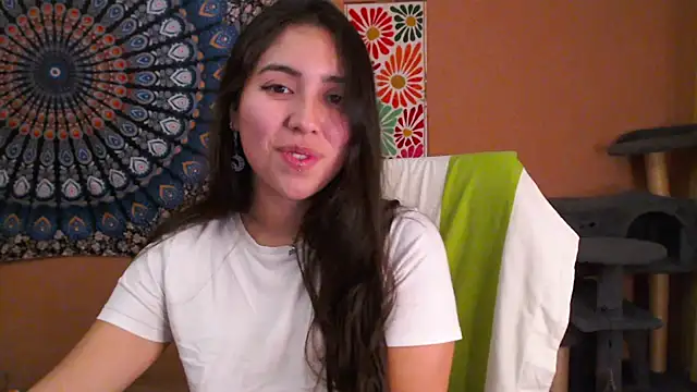 IntimateTales Adlı Modelin Canlı XXX Sohbeti