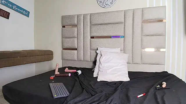 LittlePeach_ Adlı Modelin Canlı XXX Sohbeti