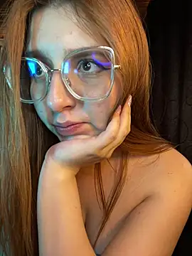 CoraVibes' Live XXX Chat