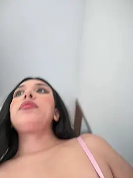 kiaraglam2 Adlı Modelin Canlı XXX Sohbeti