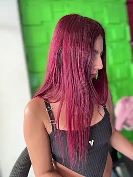 Emily-teen Adlı Modelin Canlı XXX Sohbeti