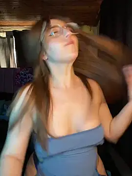 دردشة CoraVibes الجنسية المباشرة