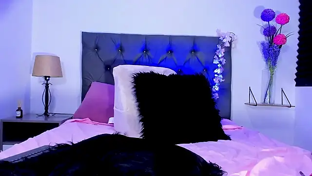 SagiraBelle Adlı Modelin Canlı XXX Sohbeti