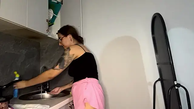 Mlacutehere élő XXX-chatje